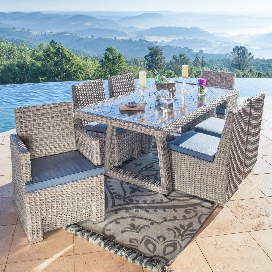A Guide to Picking the Best Outdoor Dining Set for Your Backyard